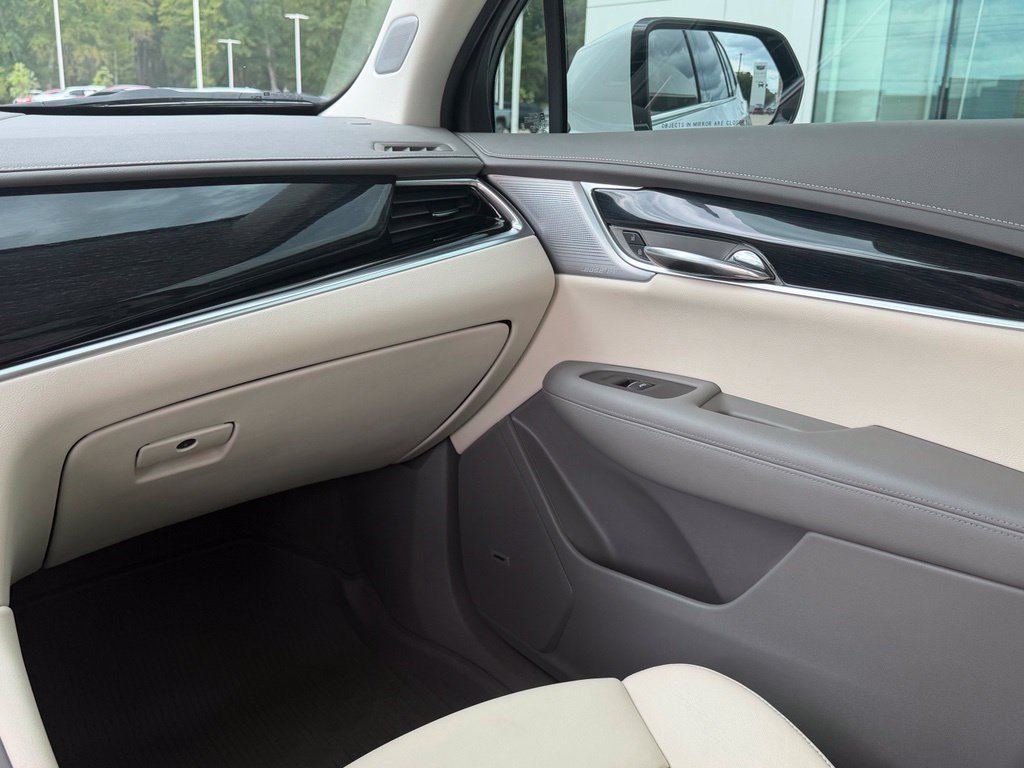 Used 2024 Cadillac XT6 Premium Luxury w/ Technology Package FWD image 22