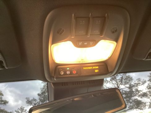 Used 2023 Chevrolet Colorado Z71 w/ Z71 Convenience Package 2 image 19