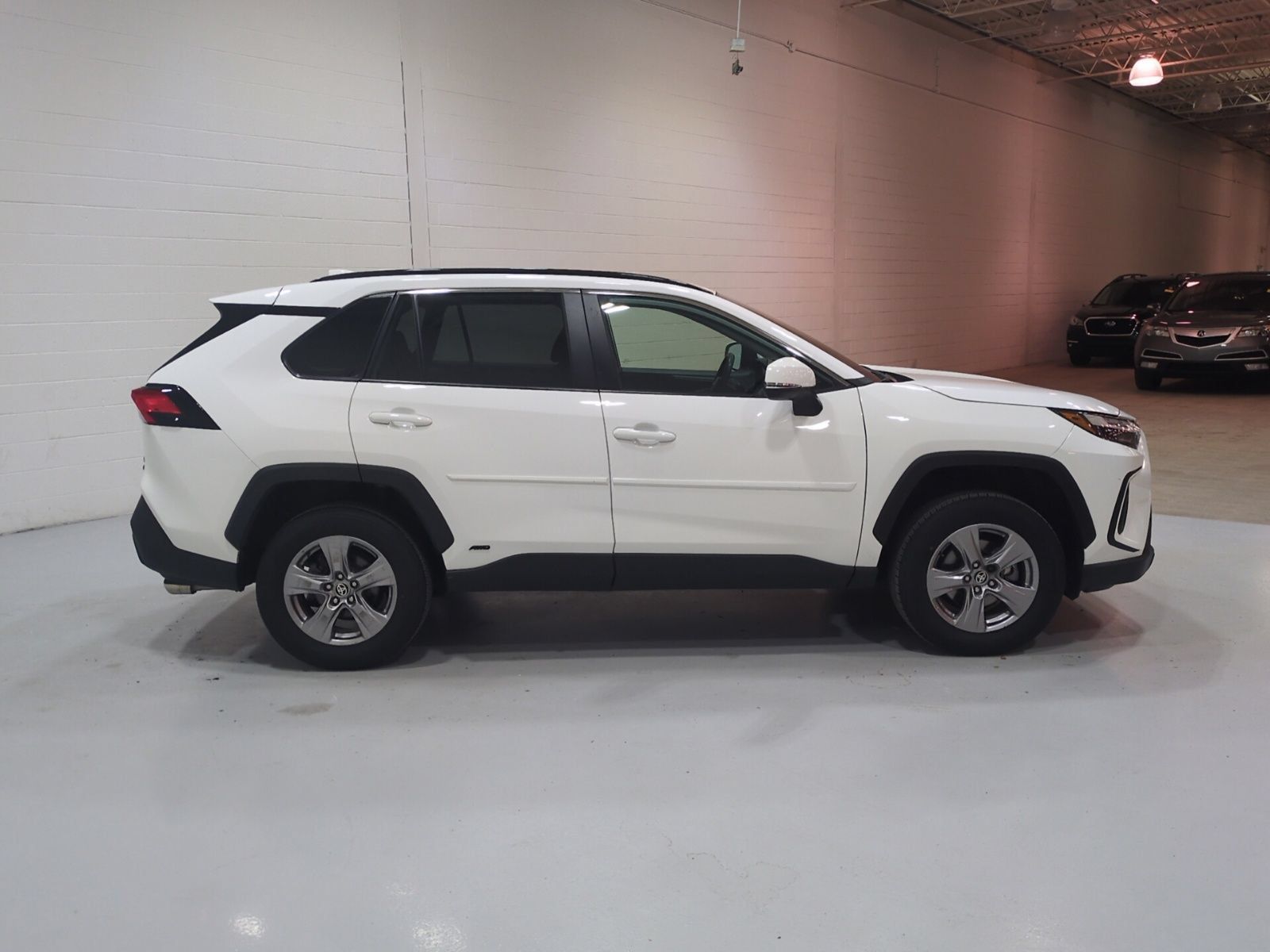Used 2024 Toyota RAV4 XLE AWD/4WD image 2