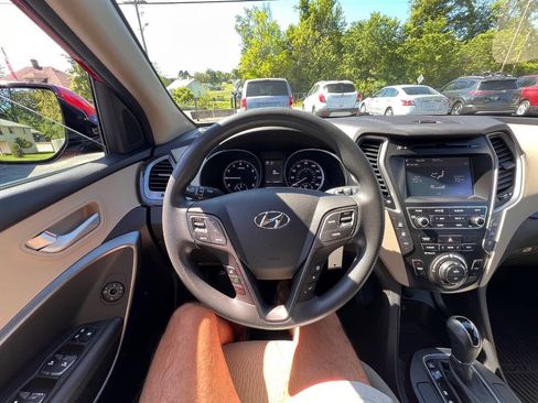 Used 2017 Hyundai Santa Fe SE AWD/4WD image 19