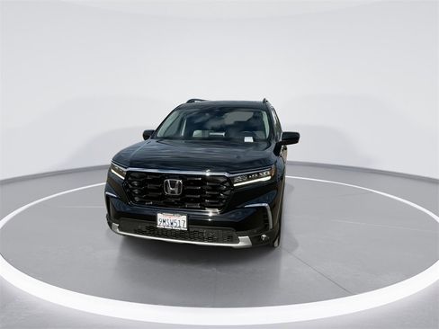 Used 2025 Honda Pilot Touring image 4