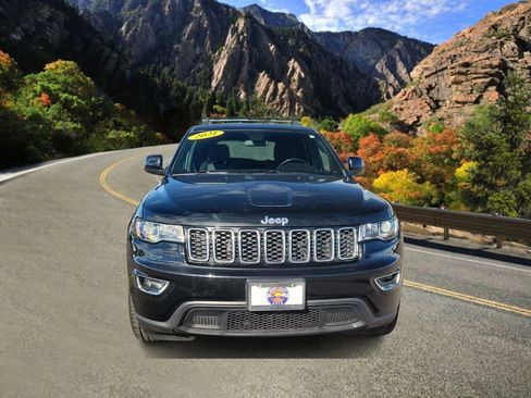 Used 2021 Jeep Grand Cherokee Laredo image 6