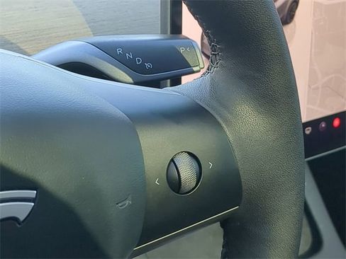 Used 2022 Tesla Model Y Long Range image 27