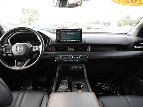 Used 2025 Honda Pilot TrailSport image 20