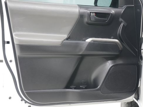Used 2021 Toyota Tacoma SR5 w/ SR5 Appearance Package (SM) RWD image 15