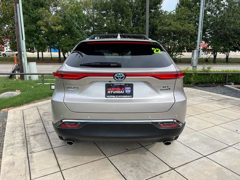 Used 2022 Toyota Venza XLE AWD/4WD image 12