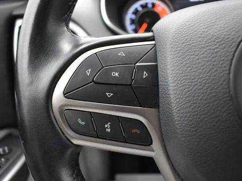 Used 2020 Jeep Cherokee Limited image 24