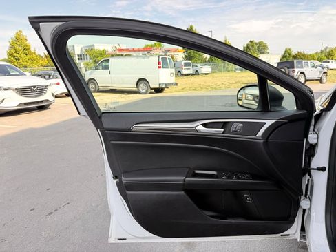 Used 2018 Ford Fusion SE w/ Equipment Group 602A FWD image 11