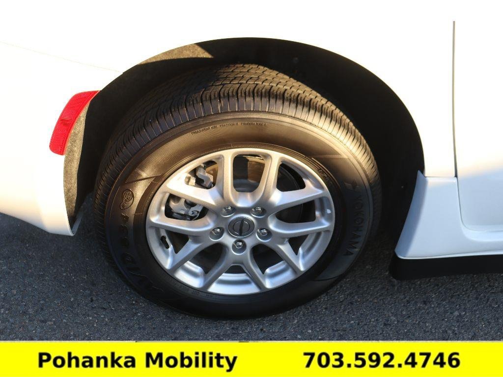 Used 2024 Chrysler Voyager LX FWD image 34