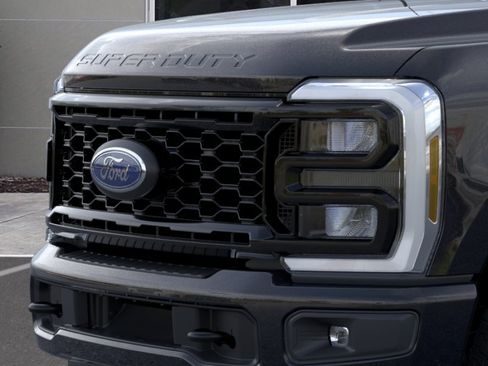 New 2026 Ford F350 4x4 Crew Cab DRW Super Duty image 17