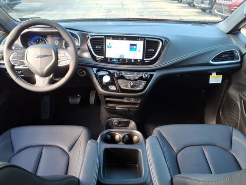 New 2026 Chrysler Pacifica Select image 5