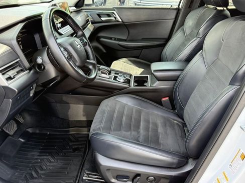 Used 2024 Mitsubishi Outlander FWD image 14