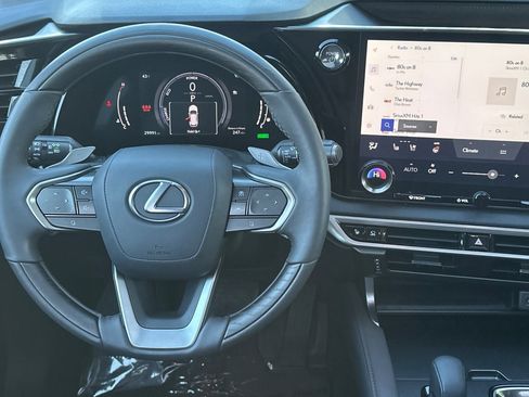 Used 2023 Lexus RX 350h image 14