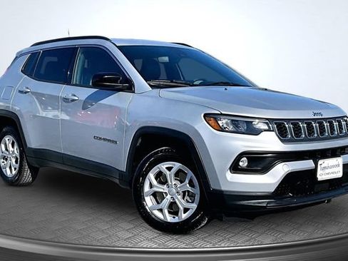 Used 2024 Jeep Compass Latitude AWD/4WD image 3