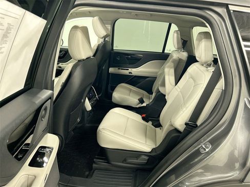 Used 2025 Lincoln Aviator Premiere w/ Equipment Group 101A image 21