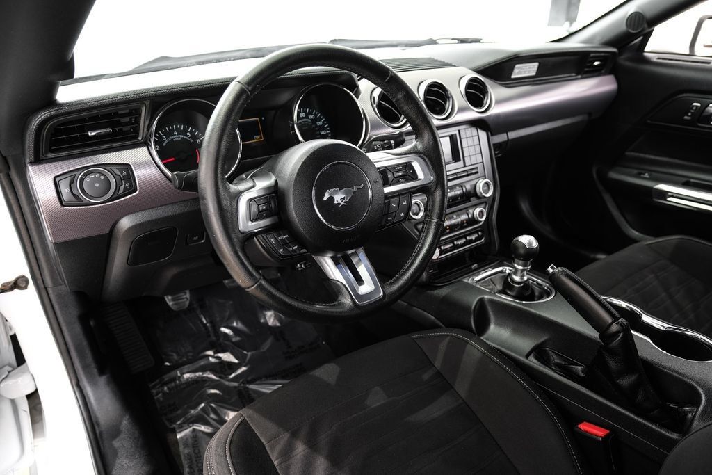 Used 2016 Ford Mustang Coupe RWD image 3