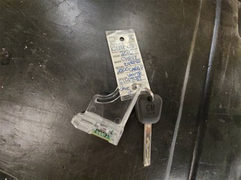 Used 2016 Chevrolet Express 2500 image 32