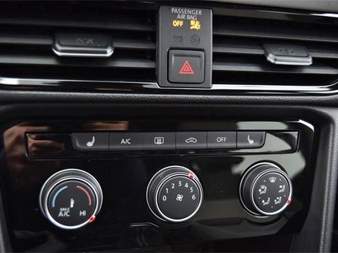 Certified 2023 Volkswagen Taos SE image 14