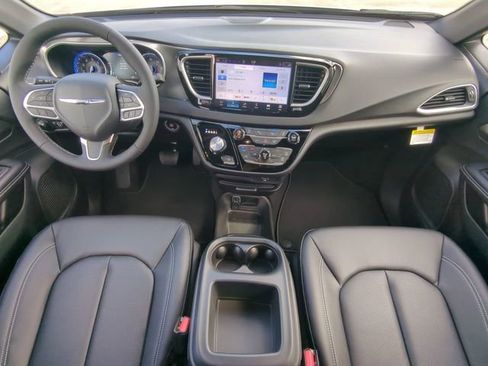 New 2026 Chrysler Voyager LX FWD image 18