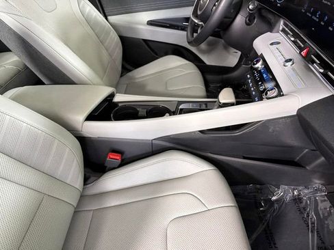 Used 2022 Hyundai Elantra Limited w/ Cargo Package FWD image 36