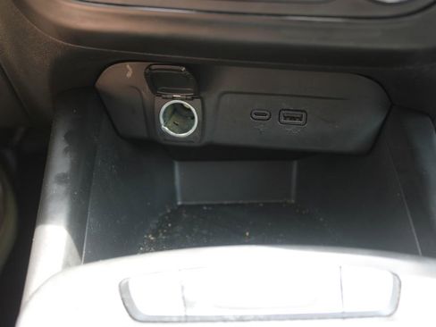 Used 2024 Chevrolet Trax LS w/ LS Convenience Package FWD image 21