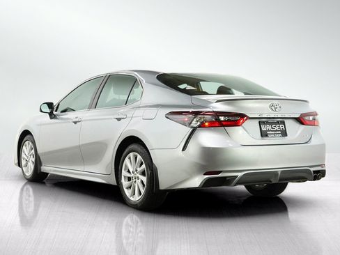 Used 2024 Toyota Camry SE FWD image 3