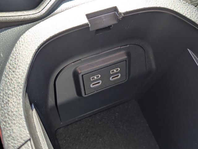 Used 2025 Toyota RAV4 LE AWD/4WD image 28
