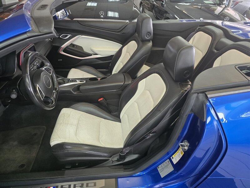 Used 2017 Chevrolet Camaro LT RWD image 10