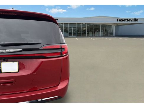 New 2026 Chrysler Pacifica Select image 10