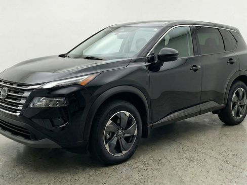 Used 2025 Nissan Rogue SV image 2