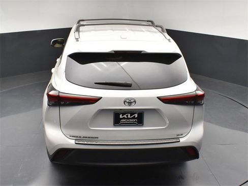 Used 2022 Toyota Highlander XLE image 47