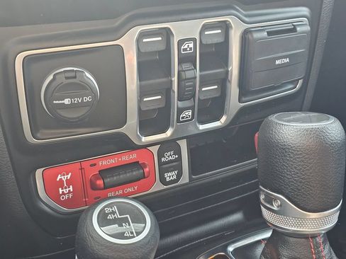 Used 2021 Jeep Gladiator Rubicon w/ Trailer Tow Package AWD/4WD image 30