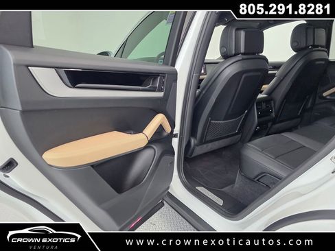 Used 2024 Porsche Cayenne image 23