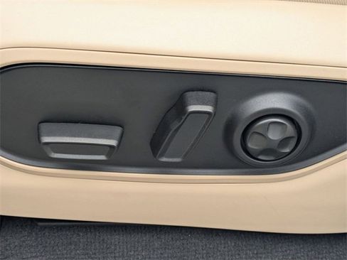 New 2025 Jeep Grand Cherokee Limited w/ Luxury Tech Group II image 16