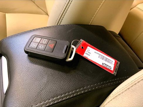 Used 2017 Volvo XC60 T5 Inscription w/ Preferred Option Package image 14