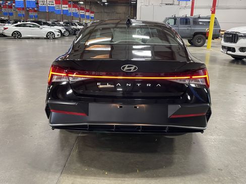 Used 2025 Hyundai Elantra SEL FWD image 4