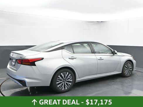 Used 2023 Nissan Altima 2.5 SV image 12