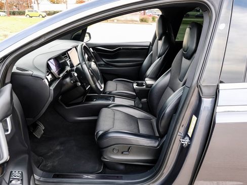 Used 2018 Tesla Model X 75D image 4