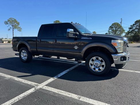 Used 2015 Ford F250 Lariat w/ Chrome Package image 4