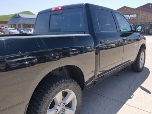 Used 2017 RAM 1500 Classic SLT image 10