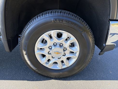 Used 2025 Chevrolet Silverado 2500 LTZ w/ LTZ Convenience Package image 12