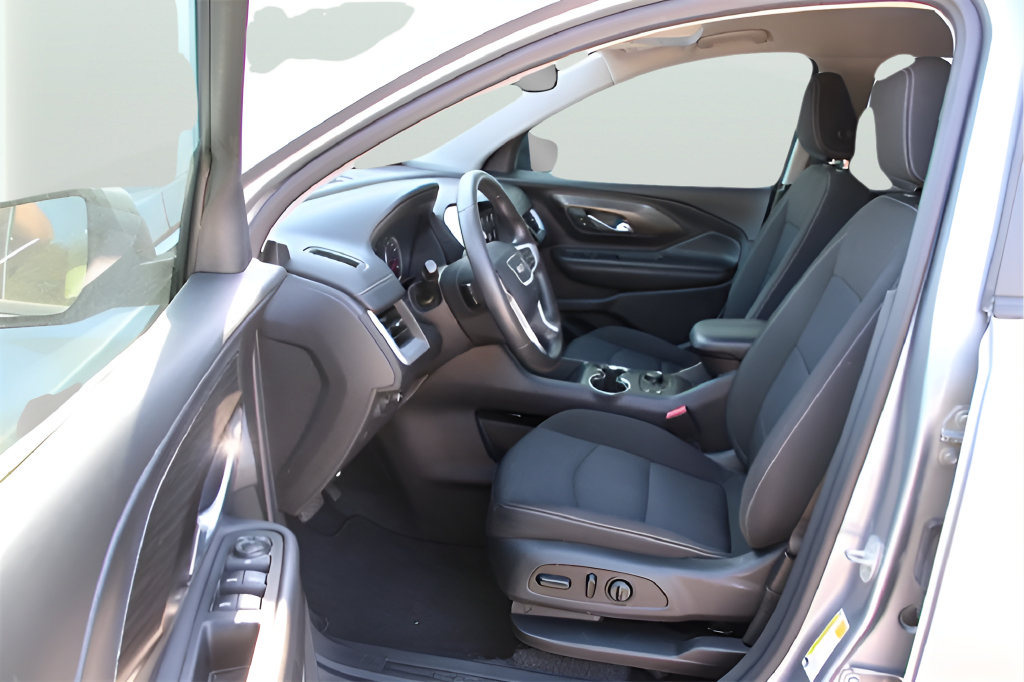 Used 2023 GMC Terrain SLE w/ Driver Convenience Package FWD image 13