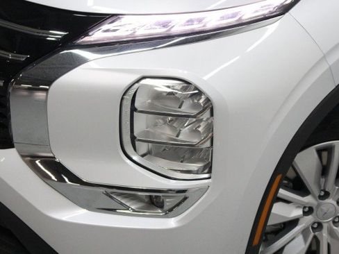 New 2026 Mitsubishi Outlander ES image 2