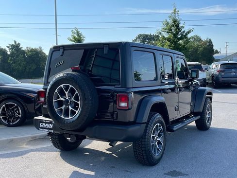 Used 2024 Jeep Wrangler Unlimited Sport AWD/4WD image 7