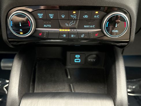 Used 2022 Ford Escape Titanium w/ Titanium Elite Package AWD/4WD image 17