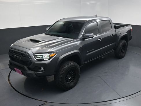 Used 2023 Toyota Tacoma TRD Off-Road w/ Technology Package AWD/4WD image 15