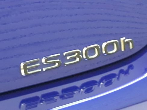 Used 2023 Lexus ES 300h F Sport image 21