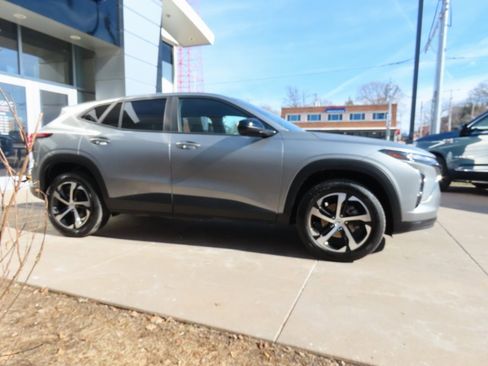 Certified 2024 Chevrolet Trax RS w/ Driver Confidence Package image 8