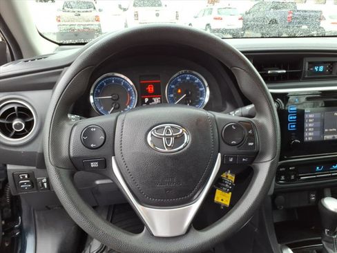 Used 2018 Toyota Corolla LE image 14