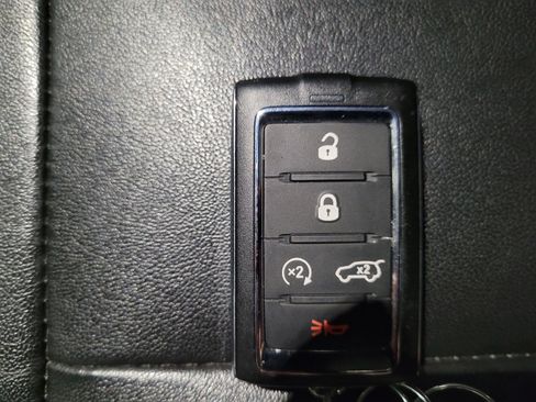 Used 2023 Jeep Grand Cherokee Limited image 32